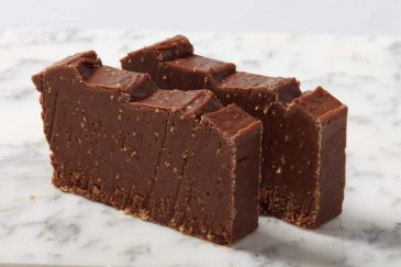 Fudge Chocolate Macaroon (175g)